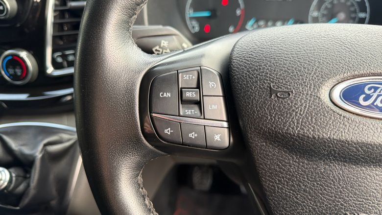 Ford Transit Custom 300 L2 Diesel Fwd 2.0 EcoBlue 130ps Low Roof D/Cab Limited Van